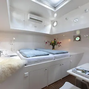 Houseboat Volle Maan Bed and Breakfast Άμστερνταμ
